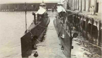 K VIII (left) and K IX in Manila, 1926. In the background K II (left) and K VII. (Photo: © E.G. Tall EM2(SS), collection D.E.Tall ET1(SS))