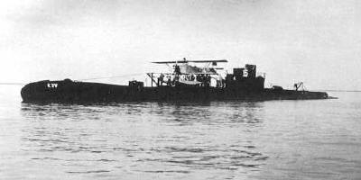 K XV carrying a Fokker C VIIw seaplane. (Photo: © Collection  www.DutchSubmarines.com)..