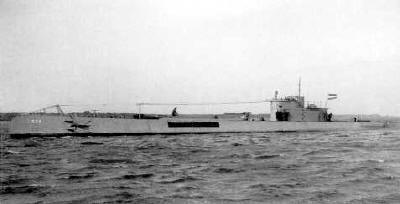 O 24 on the river Tay, returning to Dundee after a war patrol. Note the open doors (beam) of the external-traversing torpedo tubes.