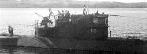 O 27 returning to Dundee in 1945. Note the German call sign (D-5) and the painted Dutch fisher girl on the conning tower.