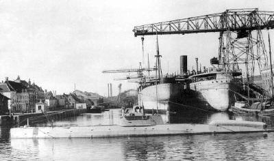 O 6 ready for trials, Vlissingen 1916. Note the Dutch colours, the Netherlands were neutral in WWI, painted on the bow. (Photo: © Collection Peter Clisby).