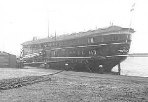 Koningin Emma der Nederlanden as accommodation ship at Willemsoord. (Photo: © G.J. Visser Sr. / IMH).