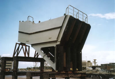Pushing pontoon Y 8578 at the Den Helder navy yard, 8 Apr 2004.(Photo � John Doe).